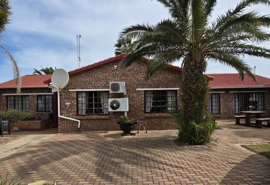 4 Bedroom Property for Sale in Noorsekloof Eastern Cape